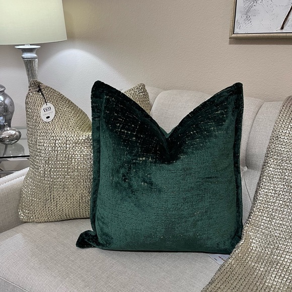 1-NWT CALDEIRA CUT VELVET
DECORATIVE PILLOW (READ DESCRIPTION FOR DETAILS) - Picture 4 of 17